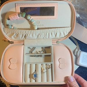 Vlando travel jewelry box